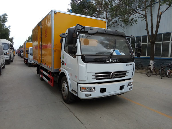 東風5米1(6.6噸)爆破器材車