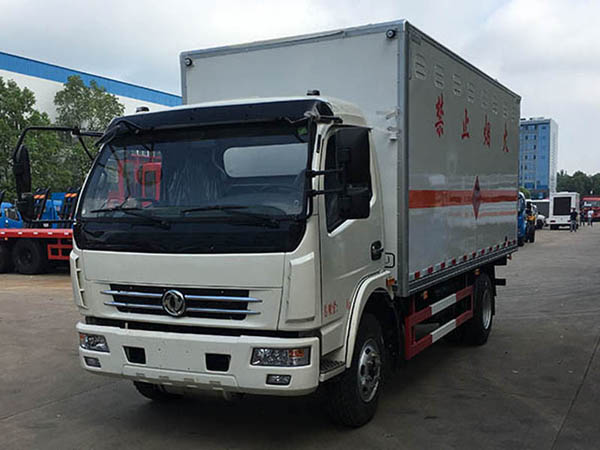 東風5米1(6.6噸)爆破器材車