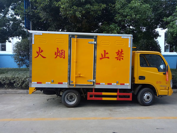 躍進3.3米柴油(藍牌)腐蝕品廂式車