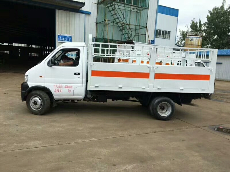 東風(fēng)俊風(fēng)3.3米(藍(lán)牌)氣瓶車(chē)