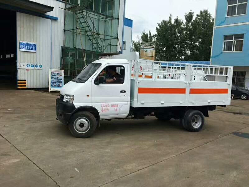 東風(fēng)俊風(fēng)3.3米(藍(lán)牌)氣瓶車(chē)