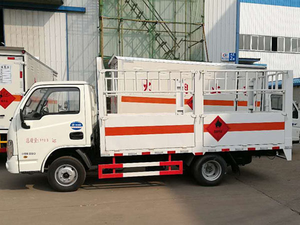 躍進(jìn)3.3米汽油(藍(lán)牌)氣瓶車(chē)