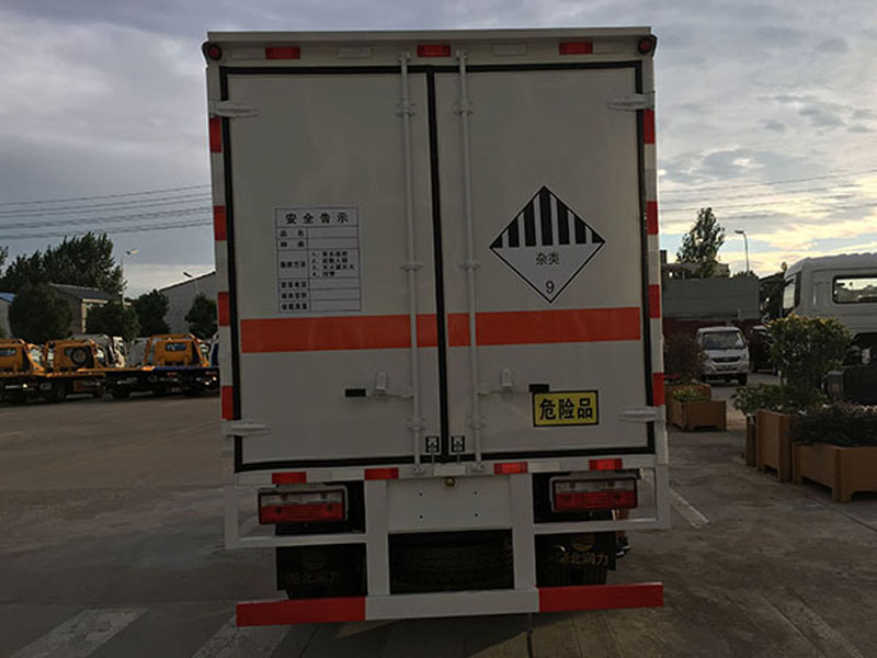 多利卡4.1米(藍(lán)牌)雜項(xiàng)危險(xiǎn)品廂式車(chē)
