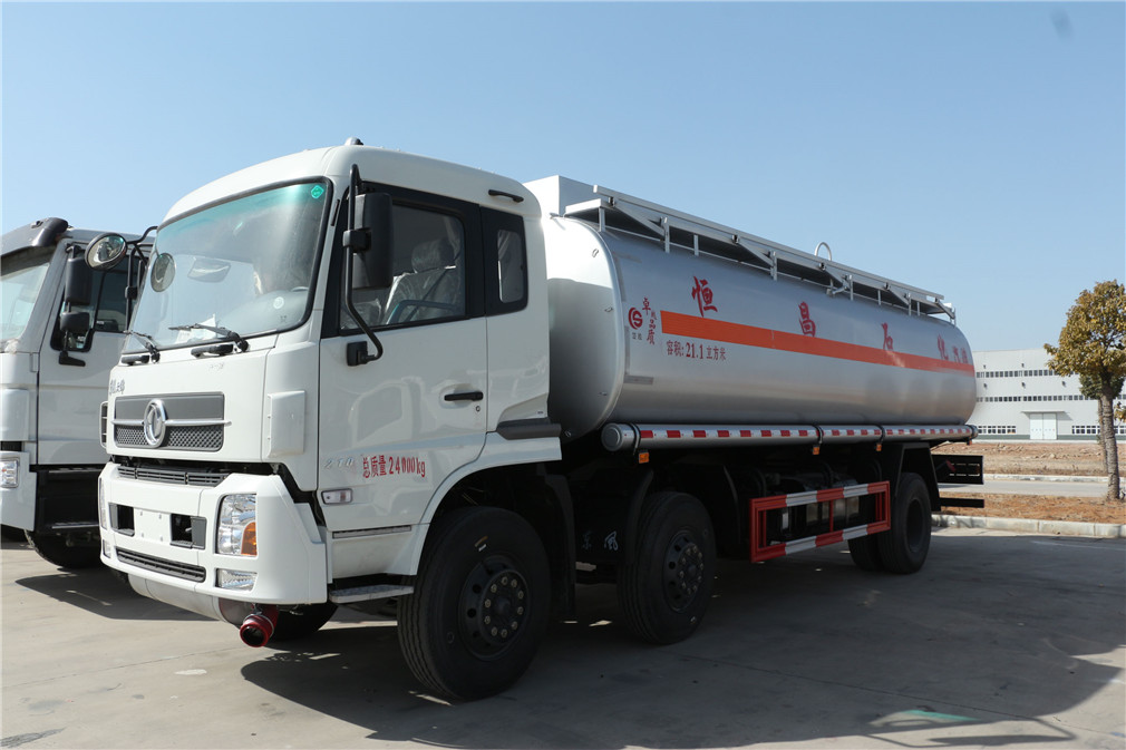 東風(fēng)天錦小三軸20方運(yùn)油車