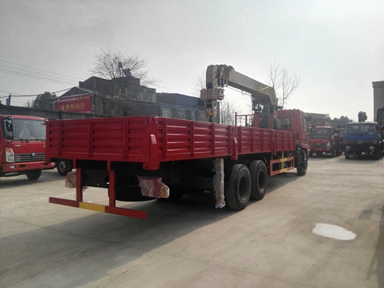 12噸東風(fēng)專底后八輪隨車吊