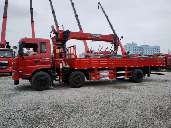 東風(fēng)專底小三軸12噸隨車吊