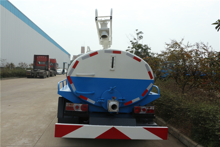 東風小卡國五4.5方吸糞車