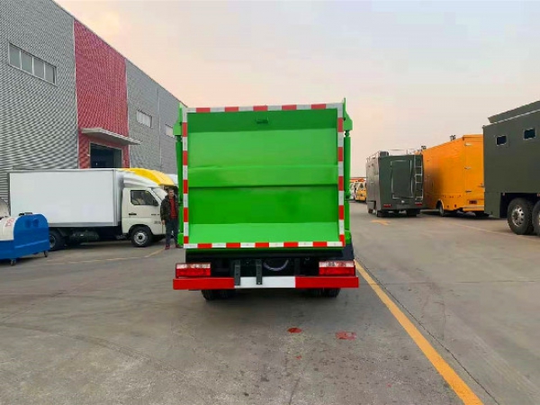 東風(fēng)小多利卡國(guó)六7方側(cè)裝垃圾車