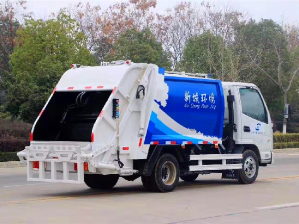 凱馬國(guó)六4方藍(lán)牌壓縮式垃圾車