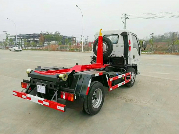 福田小卡2國六4方車廂可卸(鉤臂)式垃圾車