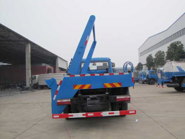 東風153側擺臂式垃圾車（8-10方）