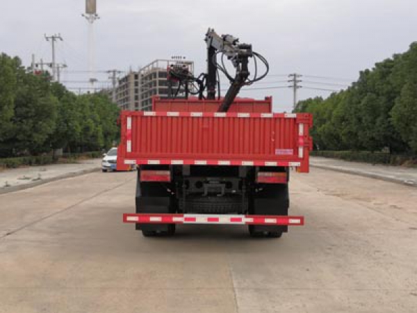 國(guó)六大運(yùn)抓斗式垃圾車(chē)