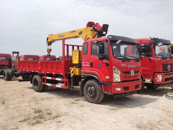 東風暢行D1隨車吊8噸隨車吊價格