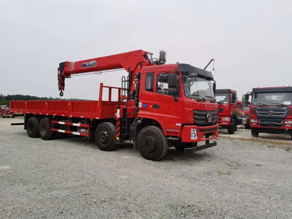 東風(fēng)D17前四后八12-16噸隨車吊