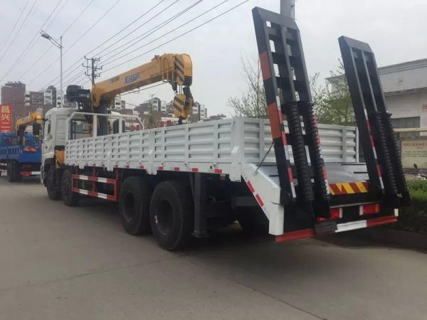 東風天龍前四后八16噸隨車吊