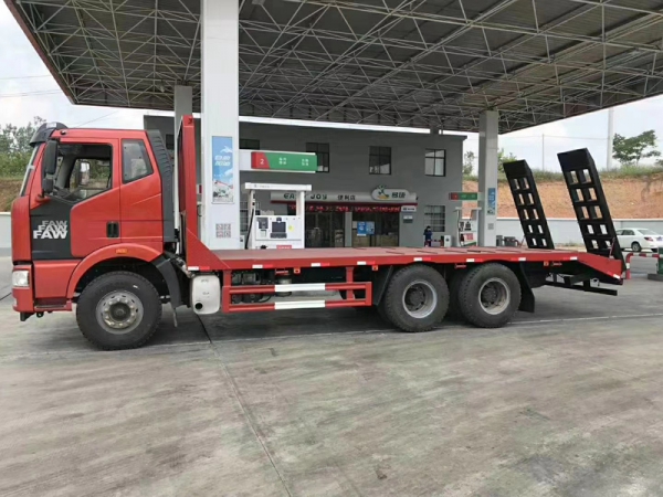 解放J6后八輪平板運(yùn)輸車