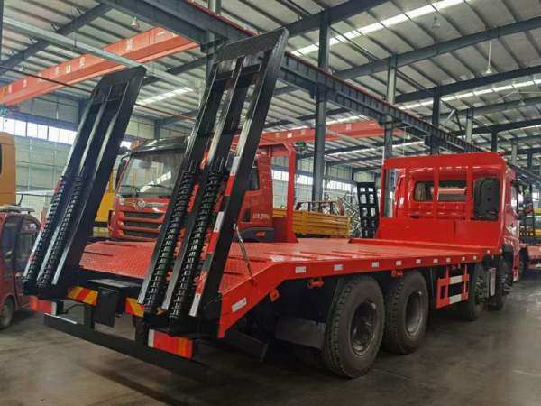 東風D7前四后八平板運輸車