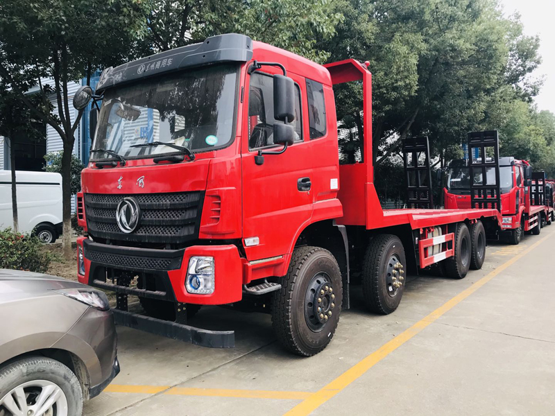 東風D17前四后八平板拖車