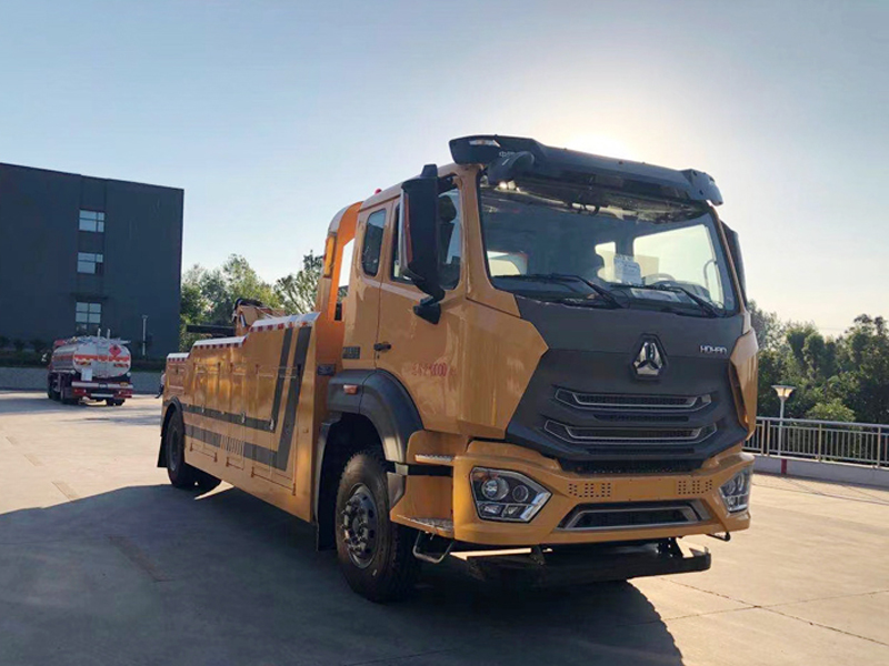 國(guó)六重汽豪瀚13噸拖吊聯(lián)體清障車