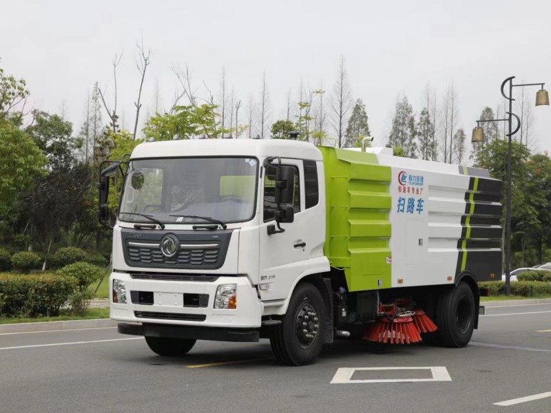 東風(fēng)天錦掃路車(4方水罐8方塵罐)