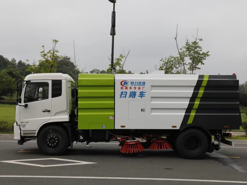 東風(fēng)天錦掃路車(4方水罐8方塵罐)