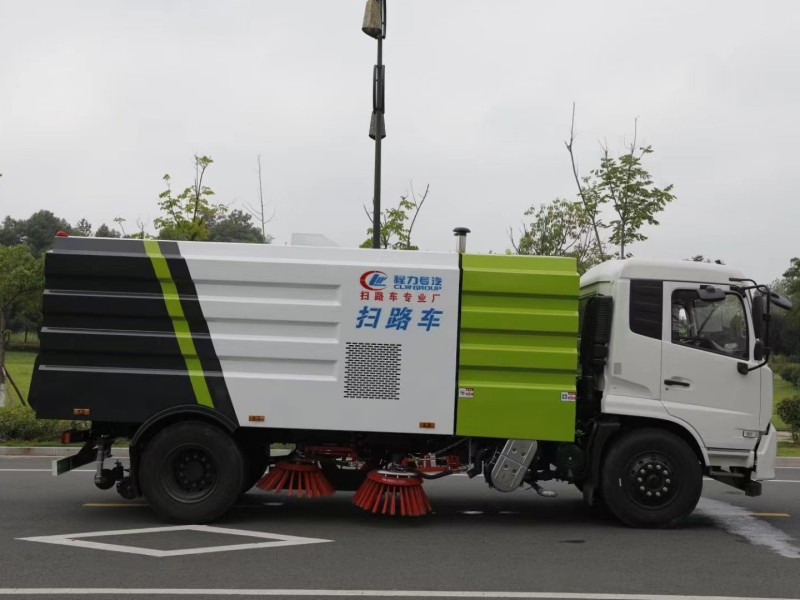 東風(fēng)天錦掃路車(4方水罐8方塵罐)